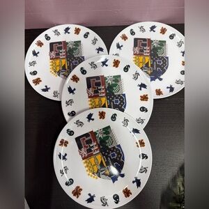 Harry Potter Hogwarts Crest Melamine 10 inch Dining Plates Set of 4